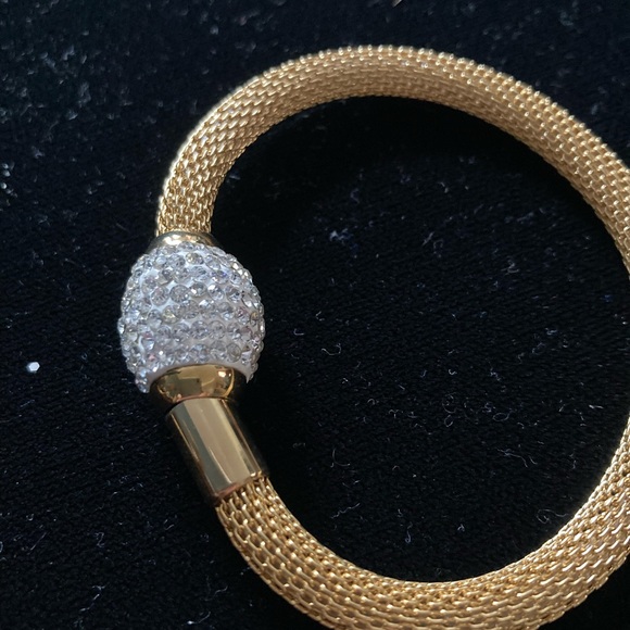 Woven GP metal bracelet Magnetic closure with a  Swarovski elements centre clasp - Picture 4 of 6